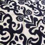 Satén smetanový s modrým vzorem