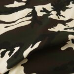 Kord bílý s hnědo-khaki maskáčovým vzorem