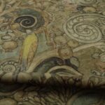 Samet béžový s antickým vzorem