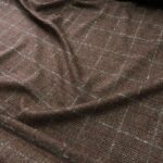 Kostýmovka vínovo-béžová s šedým rastrem