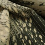 Žakárová kabátovka béžová a khaki zelená s paprskovitým vzorem