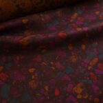 Žakárová kabátovka hnědá s fialovými a petrolejovými skvrnami