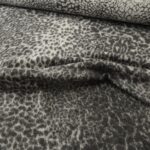 Buklé šedo-smetanové s delším vlasem a jaguářím vzorem