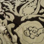 Žakárová kabátovka hnědá s velkými květy v barvě slonové kosti