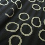 Kabátovka modro-černá s béžovými koly bavlněná