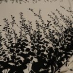 Úplet piké bílý s černými větvičkami