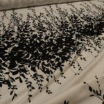 Úplet piké bílý s černými větvičkami