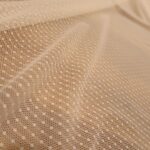 Tyl nažloutlý pružný s puntíky