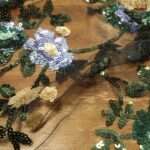 Krajka tylová černá s barevnými flitrovými květy