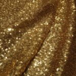 Tyl zlatý pošitý zlatými drobnými flitry