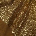 Tyl zlatý pošitý zlatými drobnými flitry