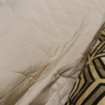 Prošev béžový s geometrickým vzorem double