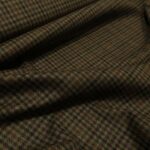 Kostýmovka hnědá se zeleno-fialovým pepitem