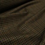 Kostýmovka hnědá se zeleno-fialovým pepitem