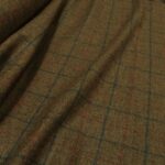 Kostýmovka hnědá s barevným rastrem