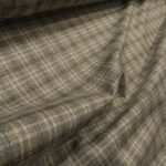 Kostýmovka šedo-béžová s bílým a modrým rastrem ze lne a hedvábí