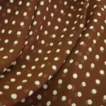 Šifon hnědý s puntíky