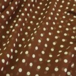 Šifon hnědý s puntíky