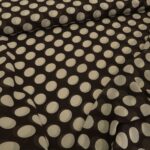 Šifon hnědý s puntíky