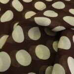 Šifon hnědý s puntíky
