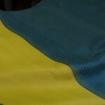 Šantung tmavě tyrkysový se žlutými kostkami