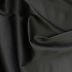 Satén černý