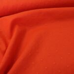 Batist červený s vyšívanými puntíky