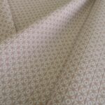 Žakár béžovo-bílý