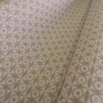 Žakár béžovo-bílý