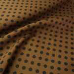 Žakár hnědý s černými puntíky double