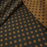 Žakár hnědý s černými puntíky double