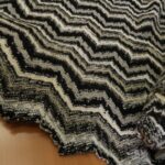 Pletenina černo-bílo-šedá