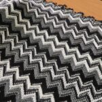 Pletenina černo-bílo-šedá