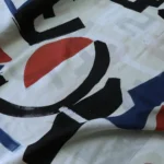 Ponžé bílé s geometrickými obrazci