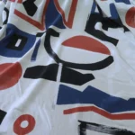 Ponžé bílé s geometrickými obrazci