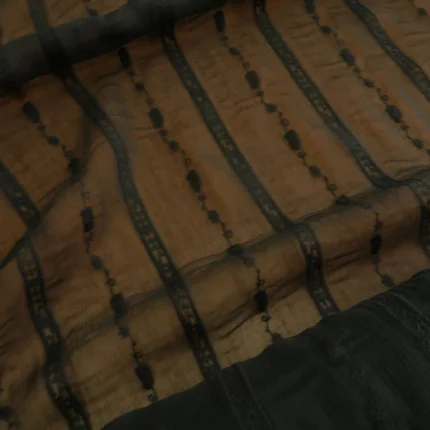 Mušelín černý vyšívaný