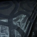 Žakár petrolejový s leskem