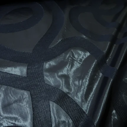 Žakár petrolejový s leskem