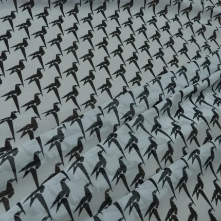 Batist modrý se vzorem origami ptáčků