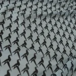 Batist modrý se vzorem origami ptáčků