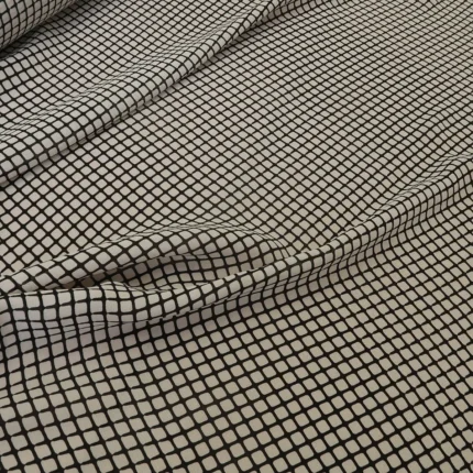 Krepdešín smetanový s drobnou černou kostkou