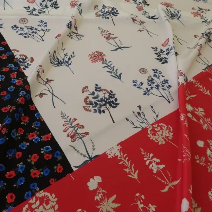 Krepdešín smetanovo-červeno-černý s drobnými květy