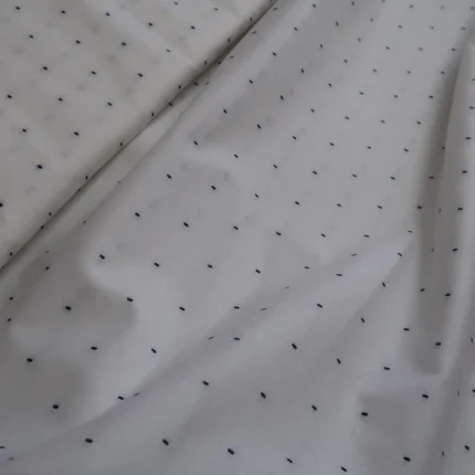 Gabardén bílý s modrými tečkami fill coupé