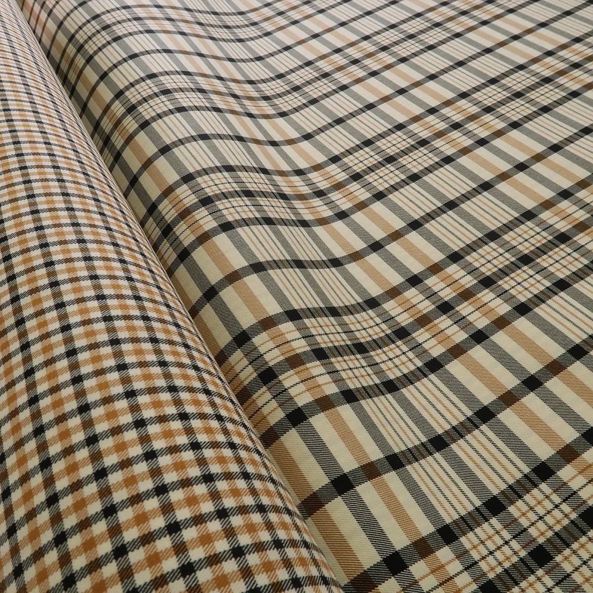 31930_gabardenn Gabardén s burbery kostkou béžovo-smetanovo-černou double