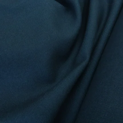 Vlněný serž petrolejový